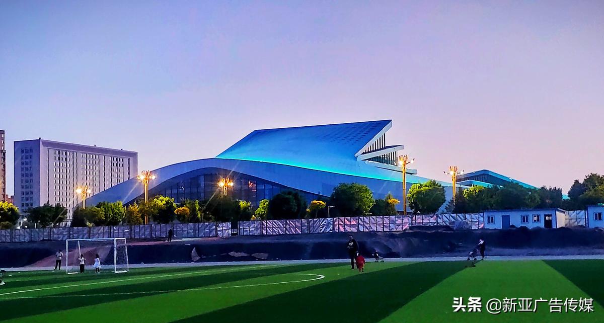 張掖絲綢之路文化藝術中心夜景美輪美奐