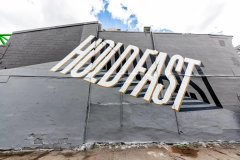 戶外廣告這么設計，會不會掉下來？